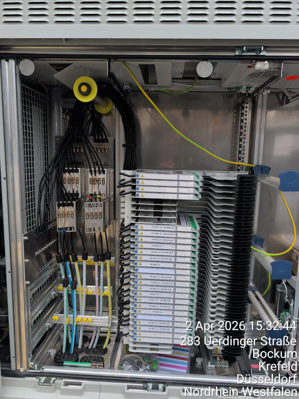 OXG Krefeld — MFG fiber cassette tray inside street cabinet